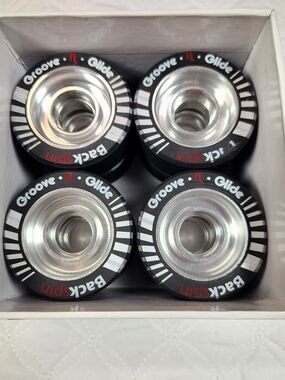 VNLA Groove N Glide Aluminum Hub Slim Backspin Roller Skate Wheels - Set of 8